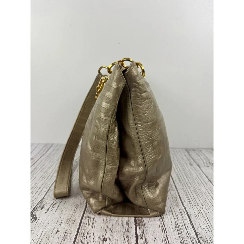 Vintage High Fashion Canada Gold Leather Shoulder Bag w/ Gold Chain Strap – Chic
